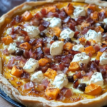 Tarte d’automne à la courge butternut, au chèvre, aux lardons et aux noisettes